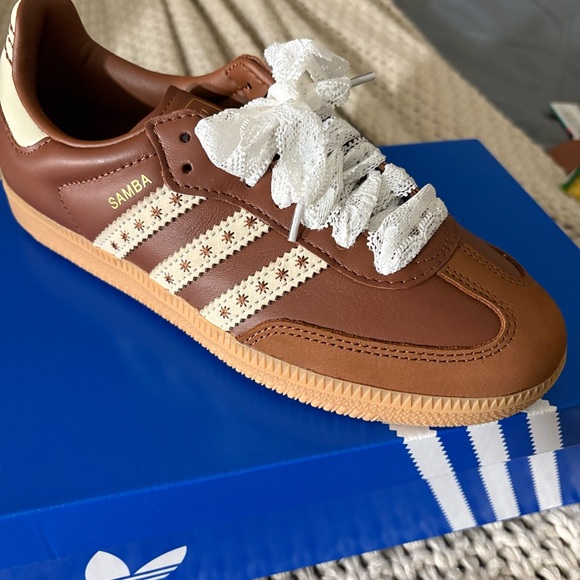 Adidas Samba Brown and White Sneakers - Picture 3 of 10